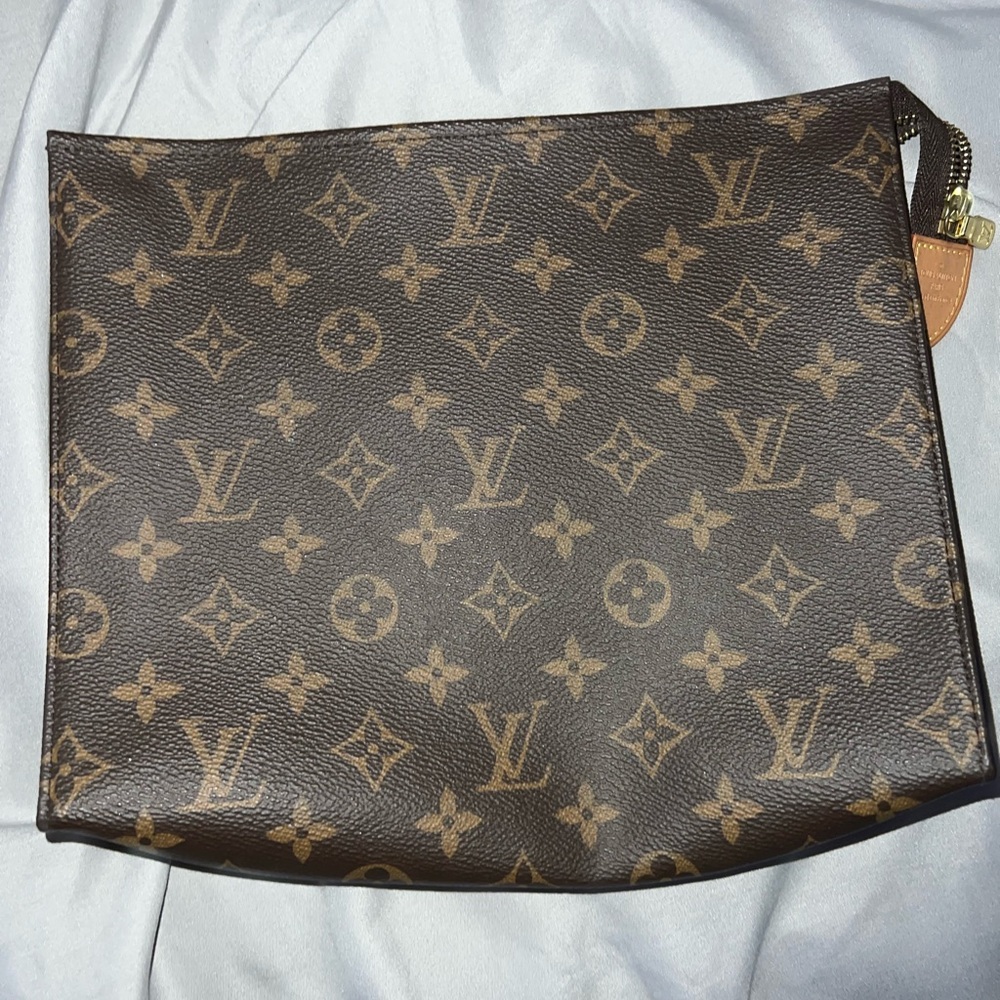 authentic LOUIS VUITTON Monogram Toiletry Pouch 26